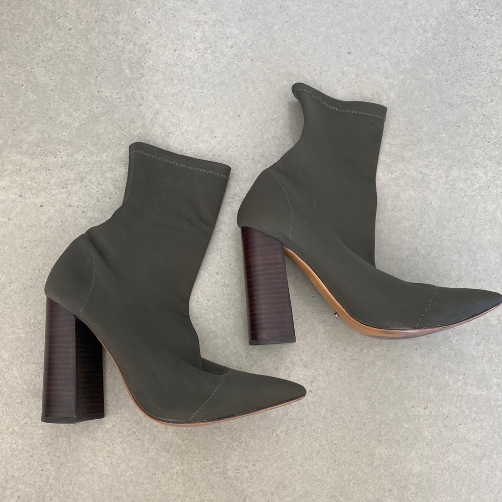 Tony Bianco Diddy stretch sock bootie dark green size 7.5